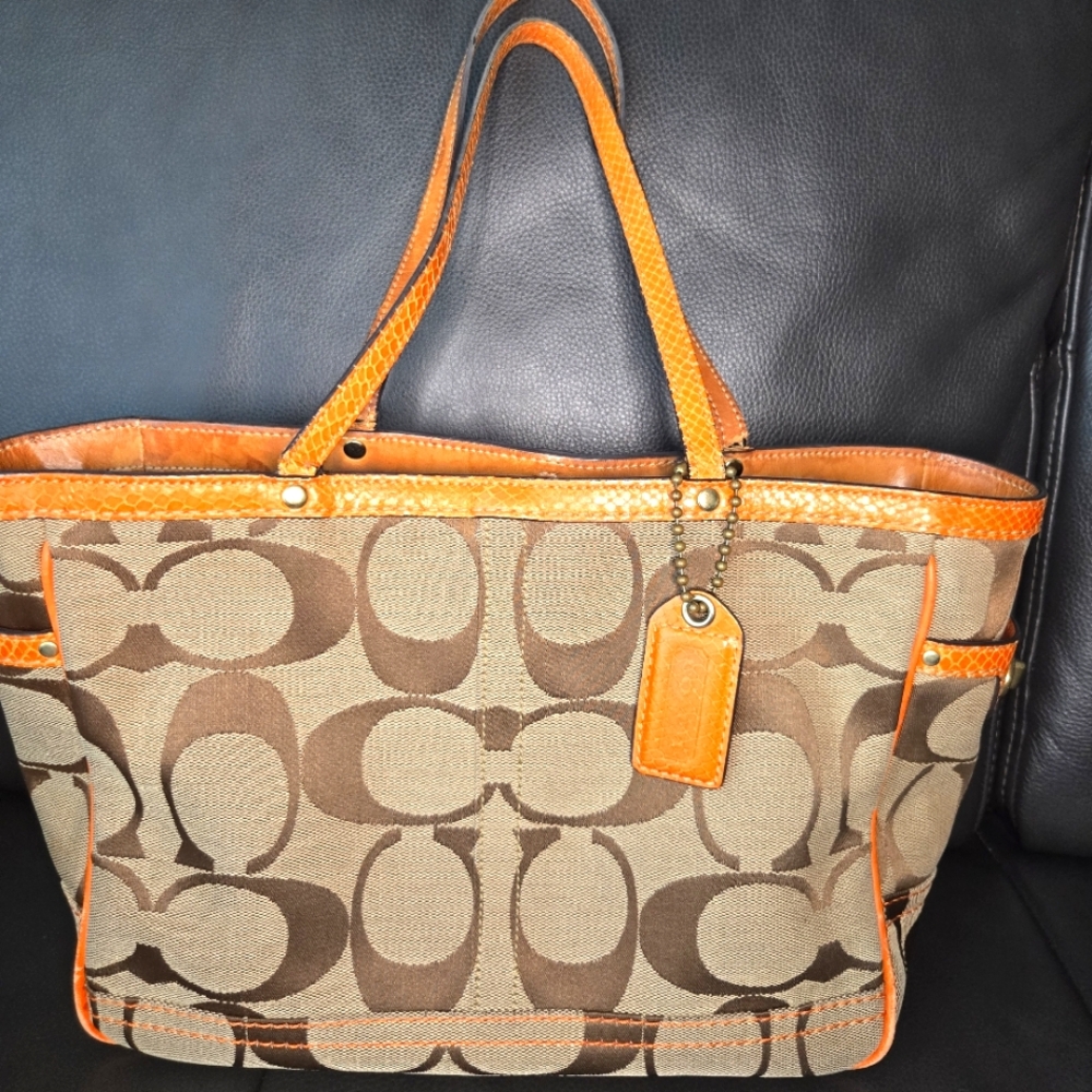 ⚡️Sale⚡️Coach Signature and orange leather Shoulder Bag